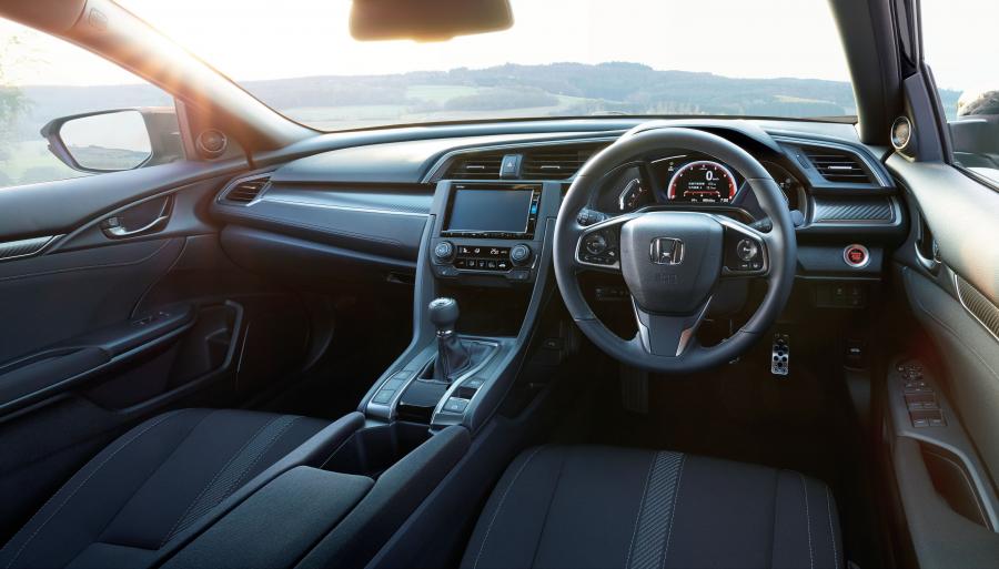 Торпедо Honda Civic Hatchback (FK) 2017 года  (JP) (фото 2 из 14)